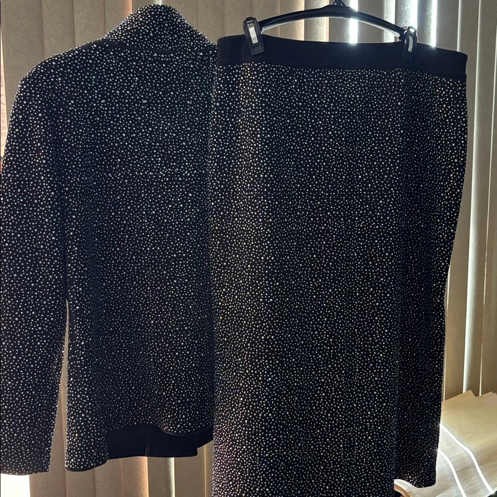 Elegant Black and Silver Women's Suit Set - Picture 4 of 4